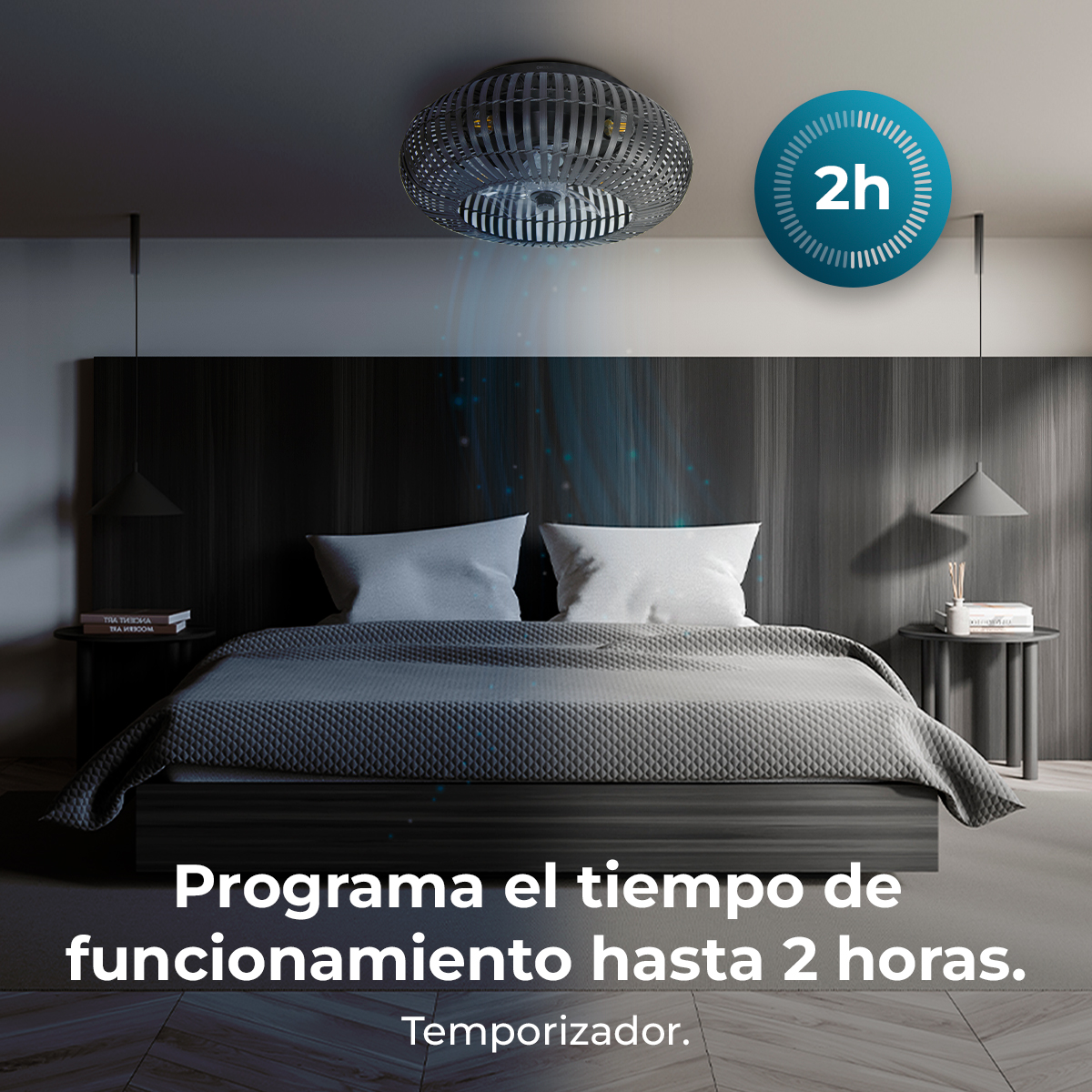 Een slaapkamer toont een bed met kussens, een plafondventilator en tekst die zegt: 'Programmeer de gebruiksduur tot 2 uur'.