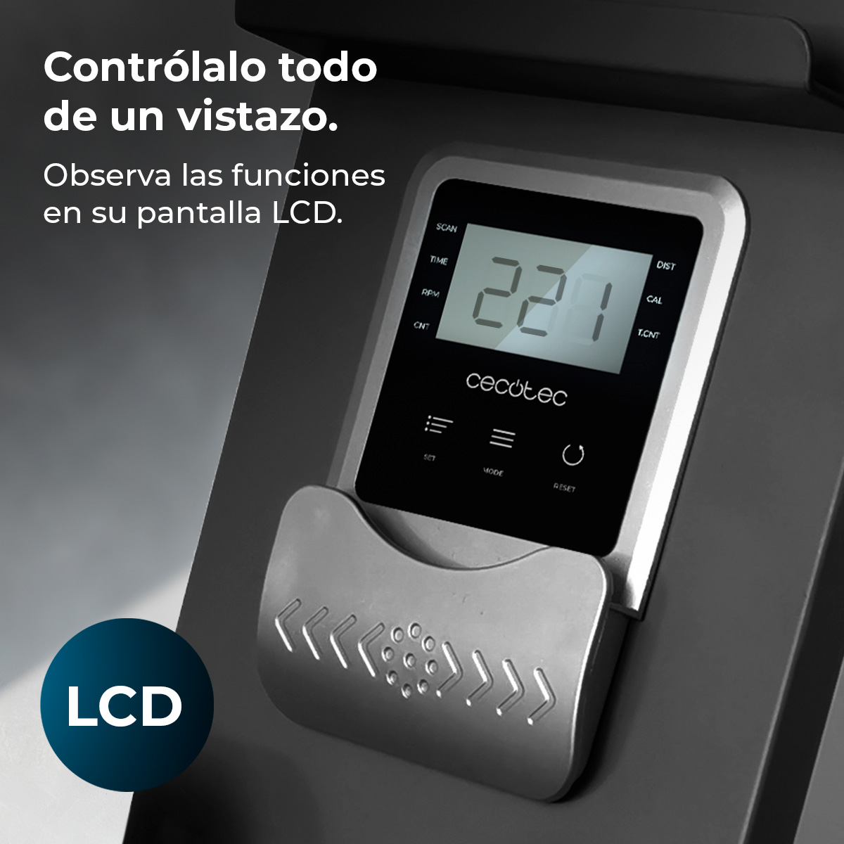 Un primo piano di uno schermo di un dispositivo digitale che mostra i numeri. Lo schermo LCD mostra le funzioni. Il dispositivo ha pulsanti e il marchio 'cecotec'.