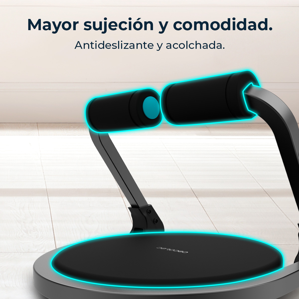 Un dispositivo di esercizio nero e grigio con maniglie imbottite e una base circolare, evidenziato da accenti al neon blu.
