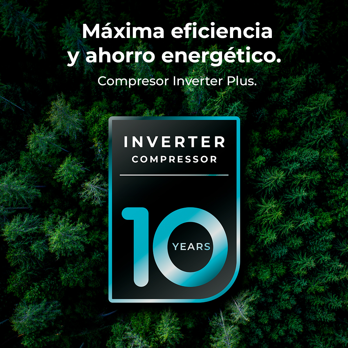 La imagen muestra texto sobre eficiencia energética y un compresor Inverter. Una insignia muestra '10 AÑOS' sobre un fondo de bosque.