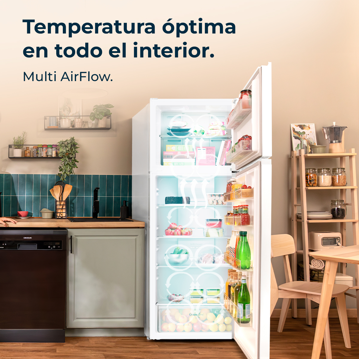 Un refrigerador blanco con la puerta abierta, mostrando su contenido. Un entorno de cocina con lavavajillas y muebles de madera es visible.