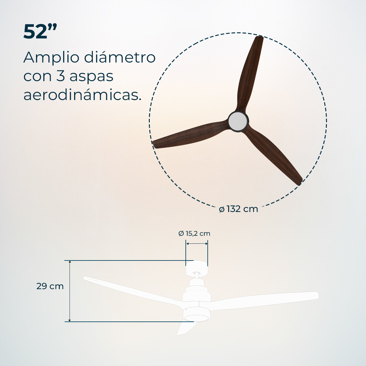 Diagrama de un ventilador de techo con tres aspas marrones oscuras. Se proporcionan dimensiones, incluyendo un diámetro de 132 cm y 29 cm de altura.