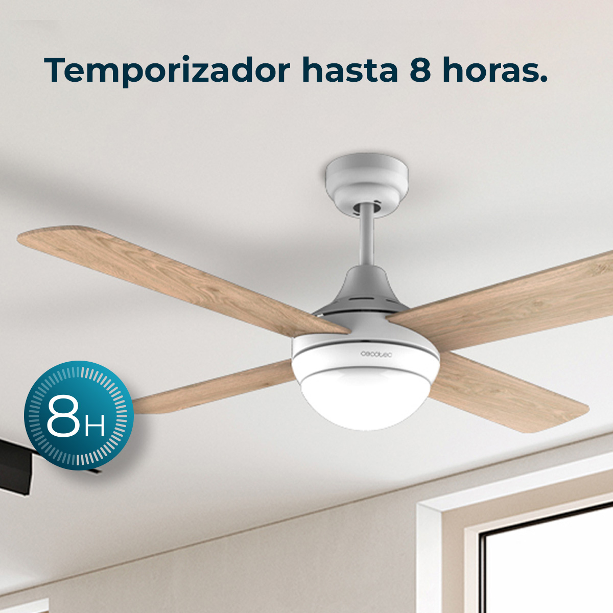 Przedstawiony jest wentylator sufitowy z drewnianymi łopatkami. Ma światło i jest oznaczony jako 'Temporizador hasta 8 horas'. Widoczna jest ikona timera 8H.
