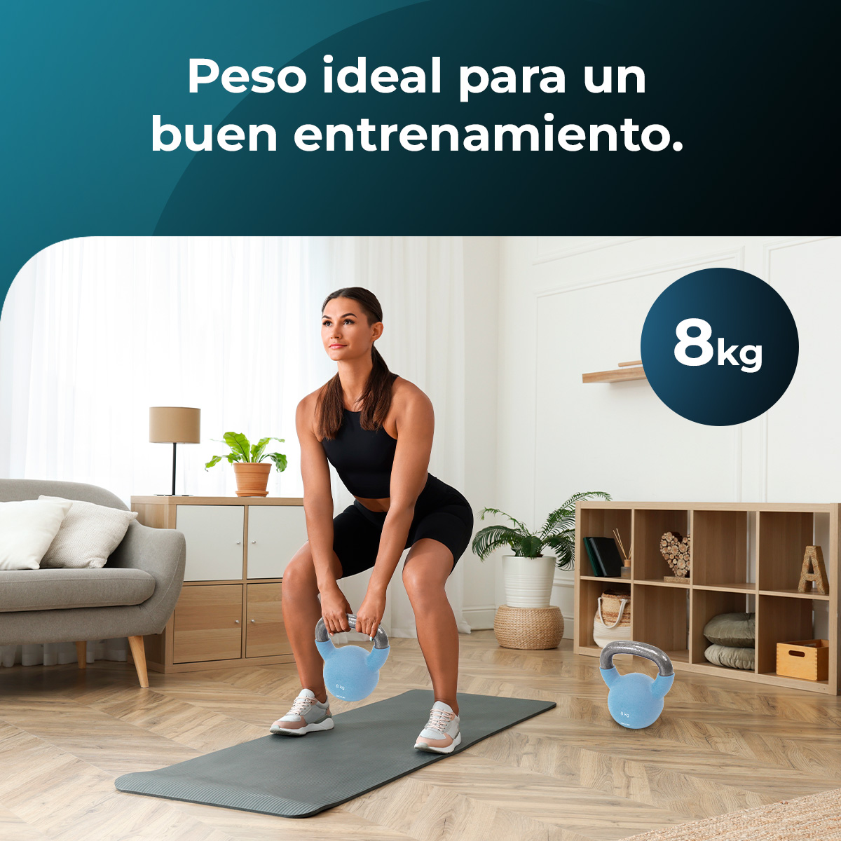 Mujer haciendo sentadillas con pesa rusa. Se muestra un peso de 8 kg. El texto dice: Peso ideal para un buen entrenamiento.