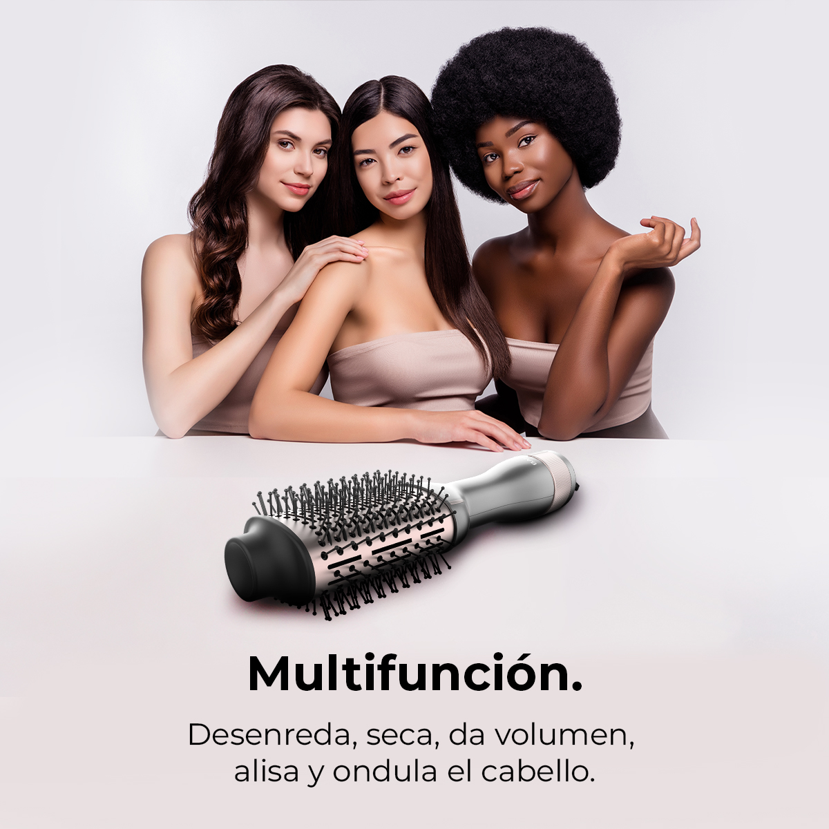 Tre donne di diverse etnie posano con uno strumento per lo styling dei capelli. Lo strumento è argento e nero, su sfondo bianco.