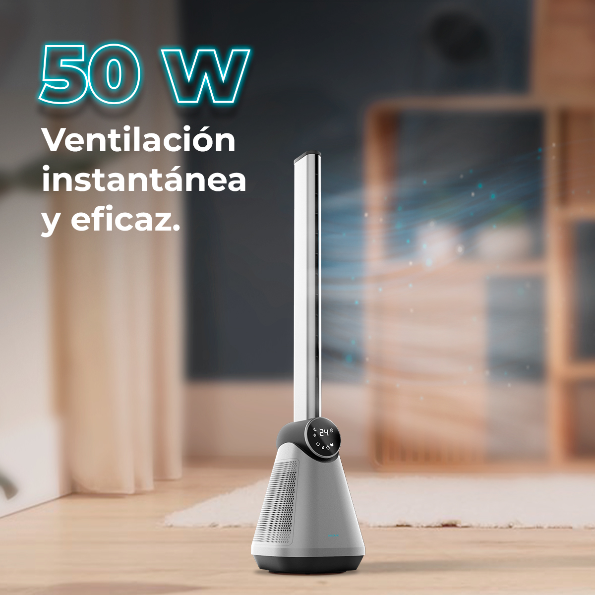 Un ventilatore moderno in una stanza. Il ventilatore è grigio e nero con display digitale. Testo: 50W, ventilazione istantanea ed efficiente.