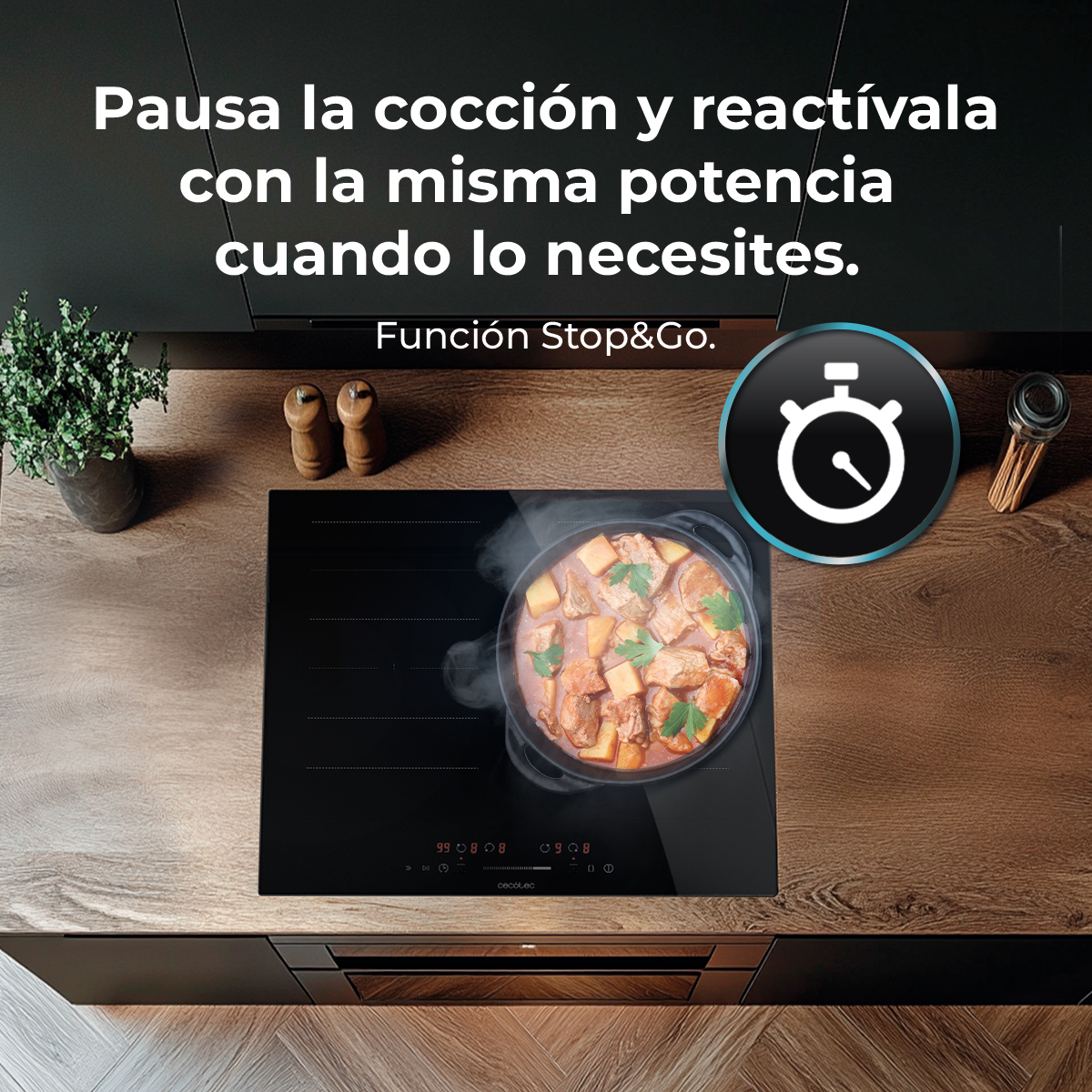 Una olla de guiso en una placa de cocina negra. El texto dice pausa la cocción y reactívala con la misma potencia. Función Stop&Go.