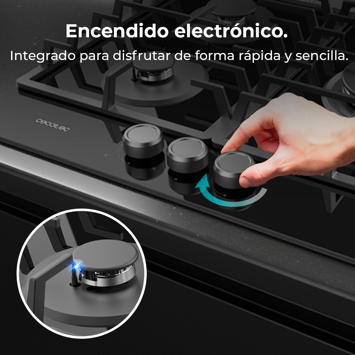 Ręka przekręca czarne pokrętło kuchenki. Płyta jest czarna ze srebrnymi detalami. Zbliżenie na zapalony niebieski płomień.