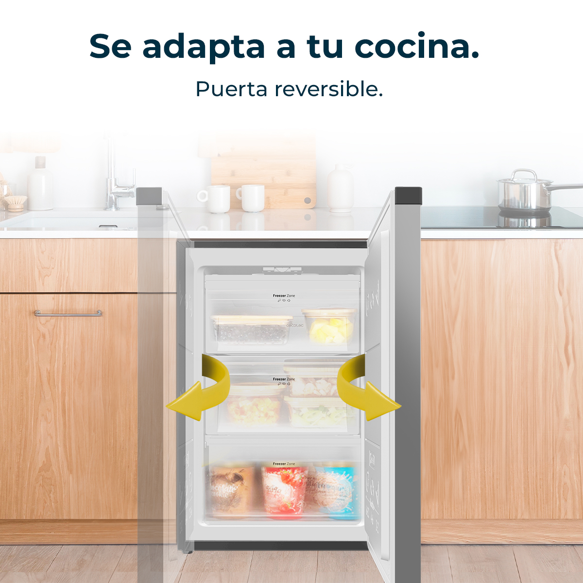 Una puerta de nevera abierta muestra cajones de congelador con comida. Flechas amarillas indican la función de puerta reversible. Ambiente de cocina con texto.