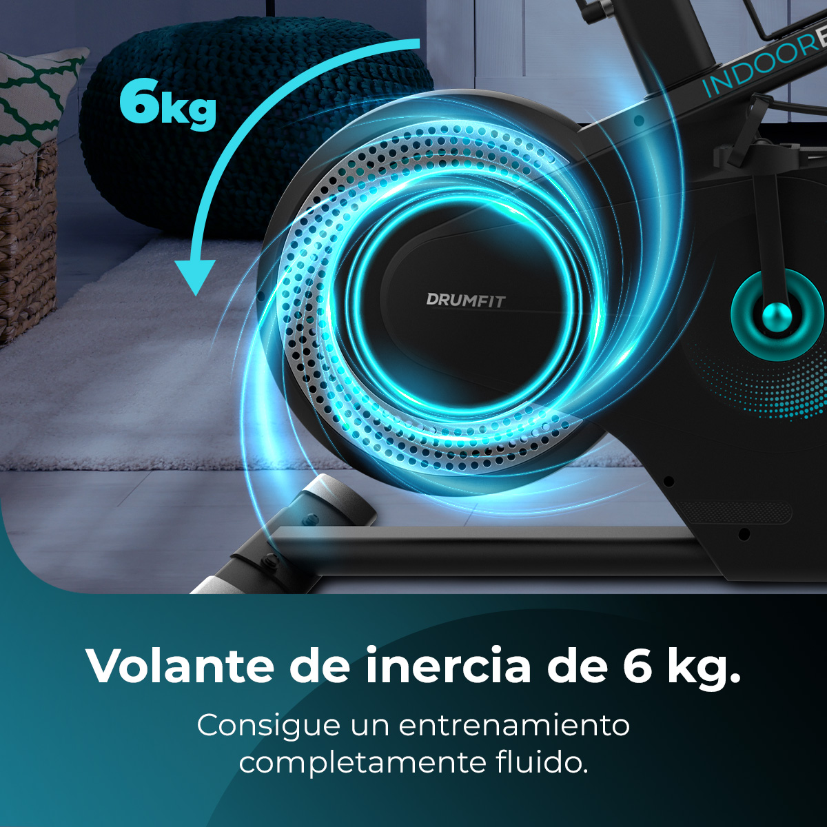 Primo piano di un volano nero di una cyclette con la scritta '6kg' e 'DRUMFIT'. La luce al neon blu circonda il volano.