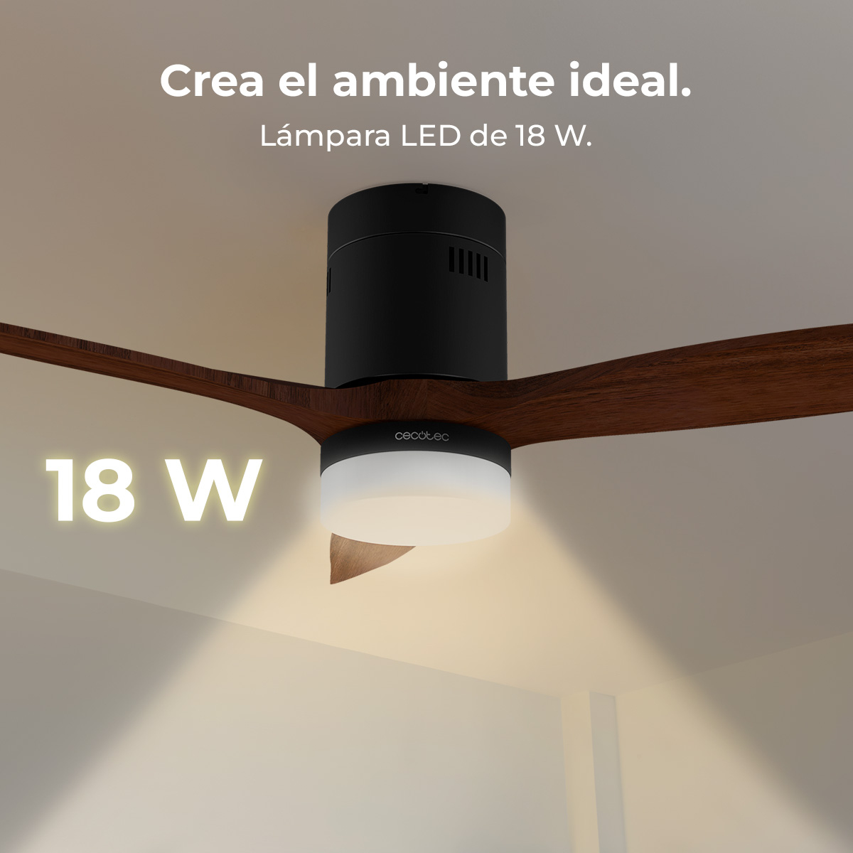 Ventilatore da soffitto con luce. Finitura nera e legno. La luce è accesa. Il testo mostra 18 W. Il marchio è visibile.