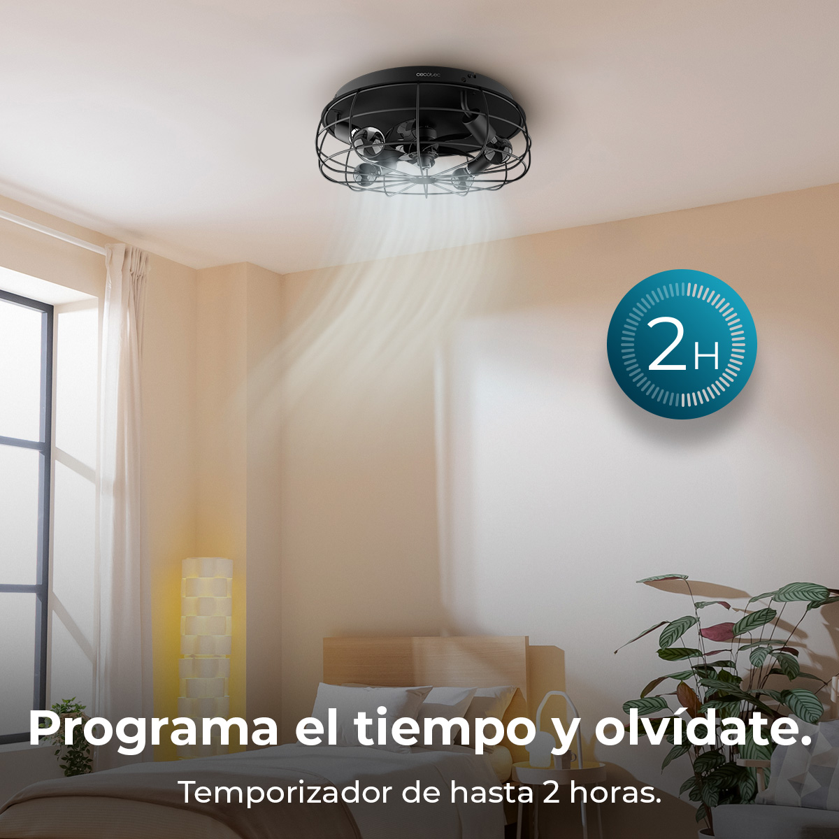 Wentylator sufitowy, czarny, wieje powietrzem w pokoju. Widoczna ikona timera z 2H. Tekst: Programa el tiempo y olvidate.