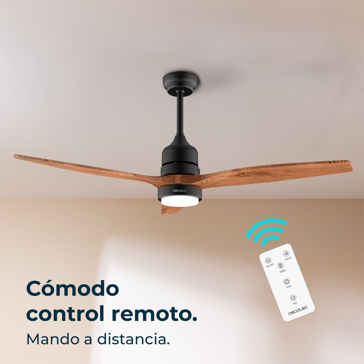 Ein Deckenventilator mit Holzflügeln wird gezeigt. Eine Fernbedienung schwebt in der Nähe. Text: 'Bequeme Fernbedienung. Fernbedienung.'