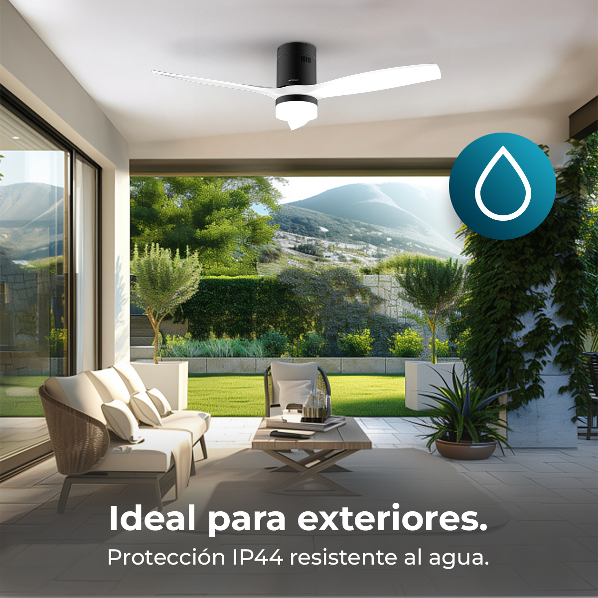 Szene im Freien mit Deckenventilator. Text lautet: 'Ideal für den Außenbereich. IP44-wasserdichter Schutz'. Grün und Berge sichtbar.