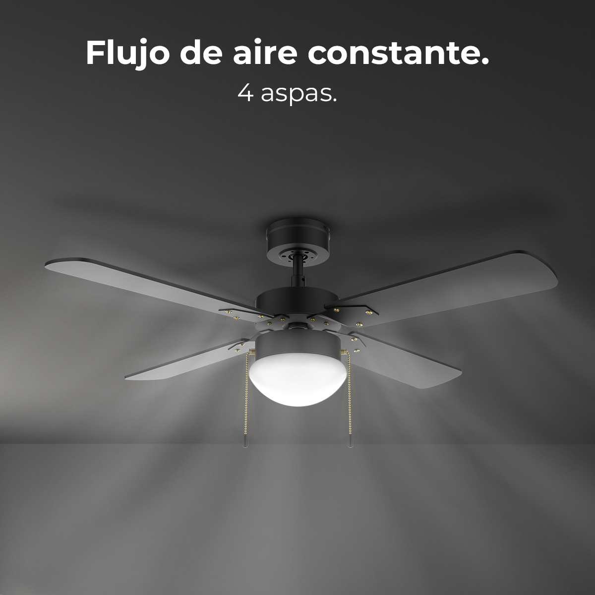 Un ventilatore a soffitto con quattro pale e un apparecchio di illuminazione centrale. Il ventilatore è nero con pale grigie, su sfondo grigio scuro.