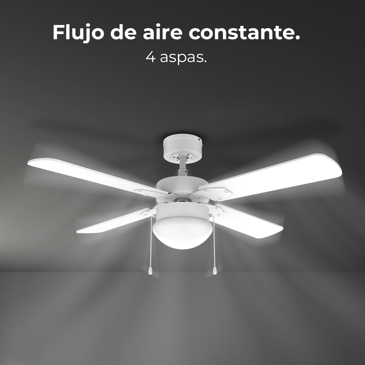 Un ventilatore da soffitto bianco con quattro pale è centrato su uno sfondo grigio scuro. Il ventilatore è illuminato da una luce soffusa.