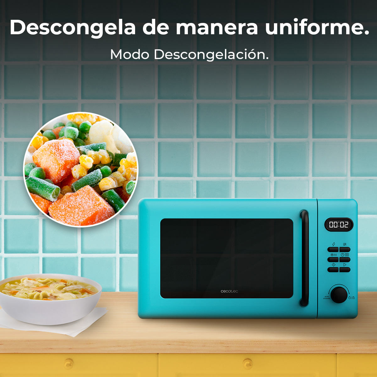 Un microondas turquesa sobre una encimera amarilla. También hay un cuenco de sopa y verduras congeladas. El texto dice 'Descongelar uniformemente'.