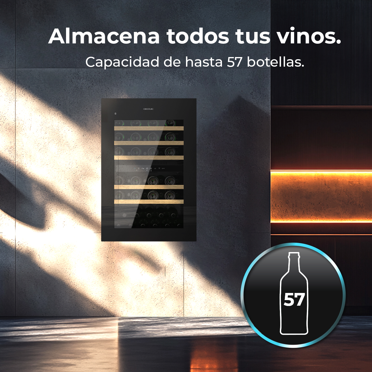Se muestra un enfriador de vino con capacidad para 57 botellas. El enfriador es negro, con estantes de madera. Un logo con el número 57.