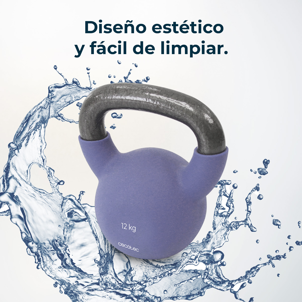 Eine lila Kettlebell, 12 kg, mit grauem Griff, Wasserspritzer im Hintergrund. Text: Diseño estético y fácil de limpiar.