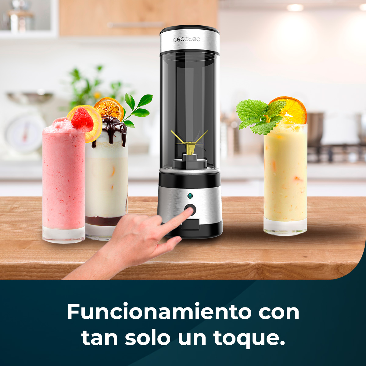 Un frullatore con bevande e frutta. Una mano preme un pulsante. Il testo recita: Funzionamento con un solo tocco.