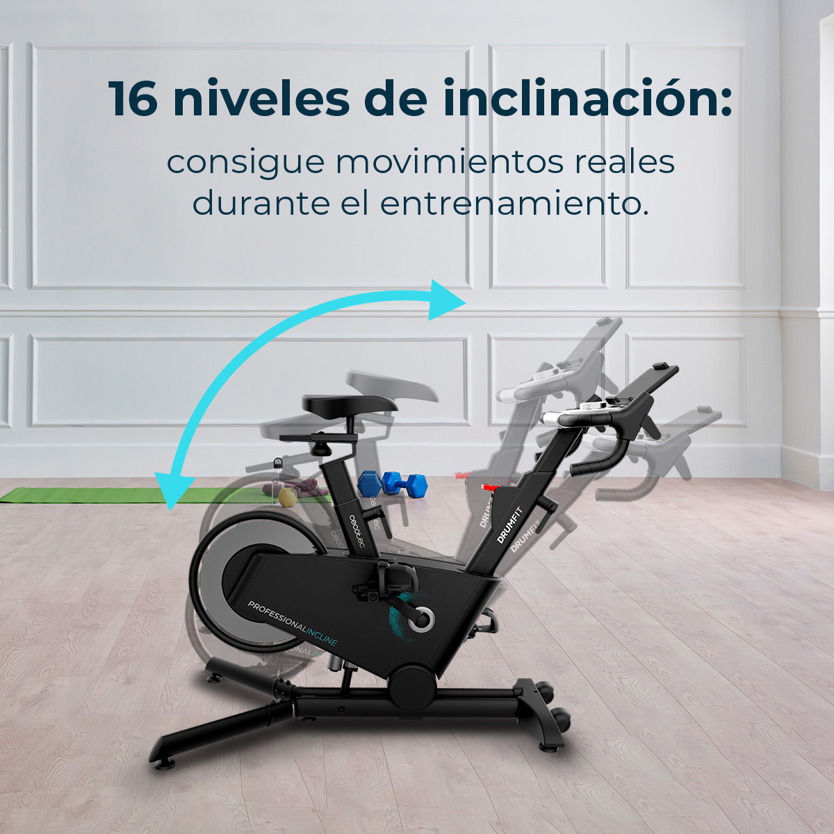 Czarny rower treningowy z niebieskimi hantlami i zieloną matą. Tekst: '16 poziomów nachylenia' i 'prawdziwe ruchy podczas treningu'.