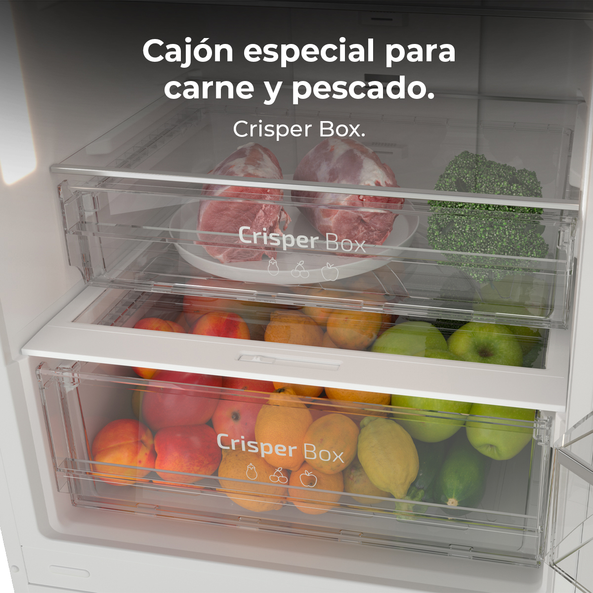 Cajones de verduras del refrigerador llenos de carne, brócoli, manzanas, naranjas y limones. Texto: 'Crisper Box'.
