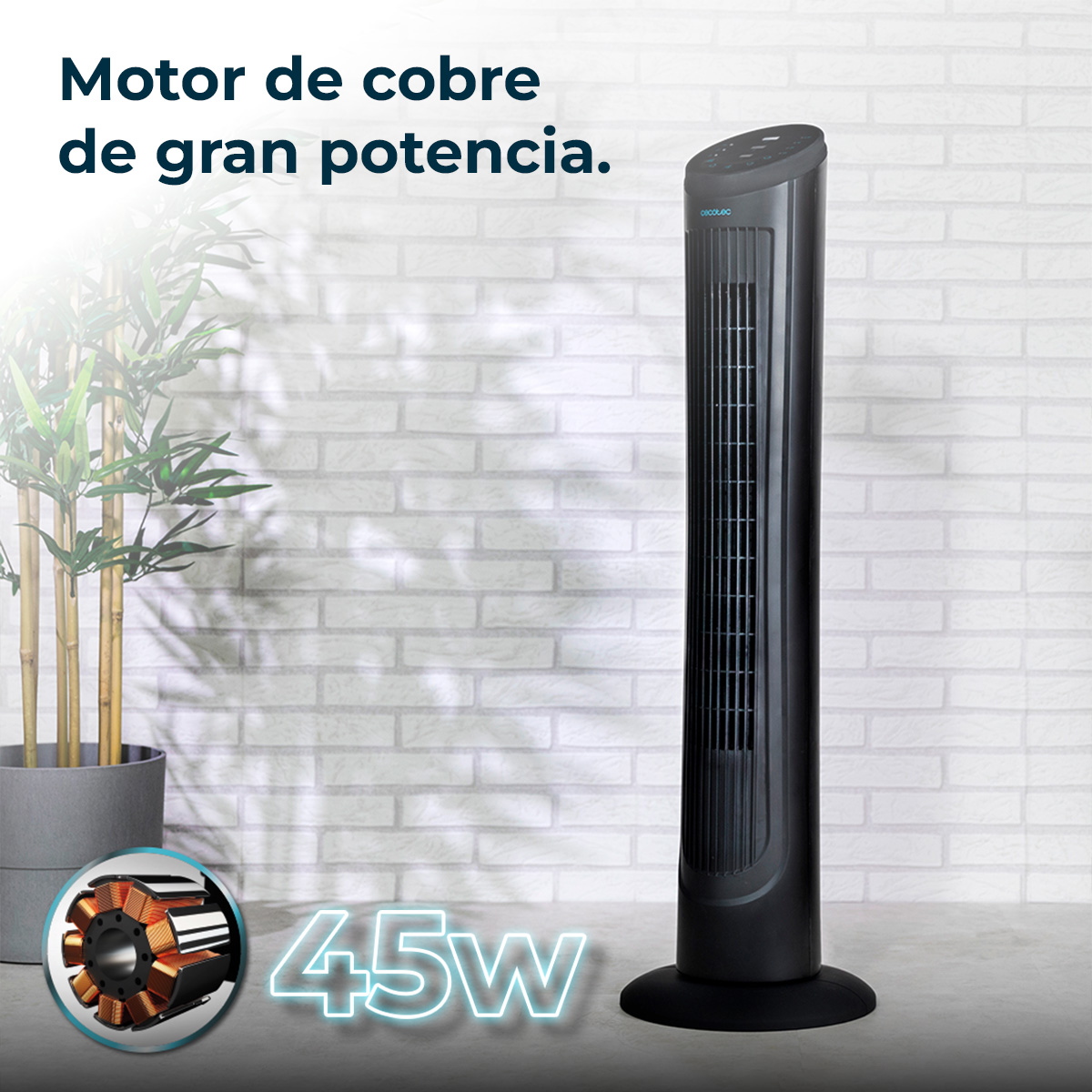 Czarny wentylator wieżowy stoi na powierzchni. Roślina w szarej donicy po lewej. Tekst: 'Motor de cobre de gran potencia' i '45W'.
