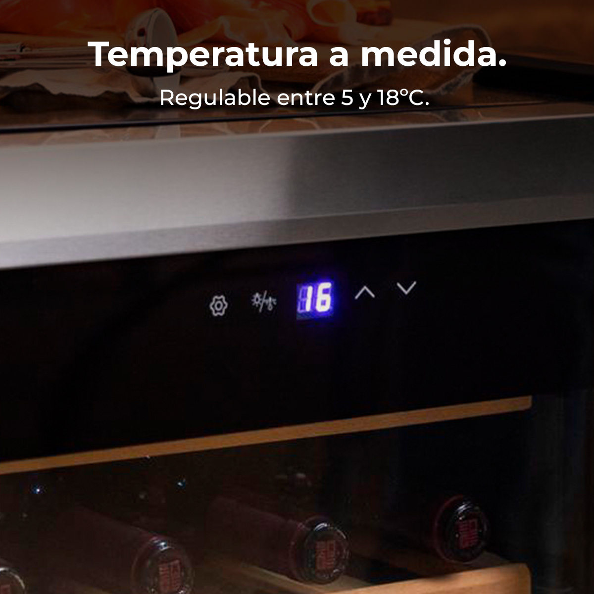 Frigorifero per vino che mostra 16 gradi. I testi dicono 'Temperatura a medida' e 'Regulable entre 5 y 18°C'.