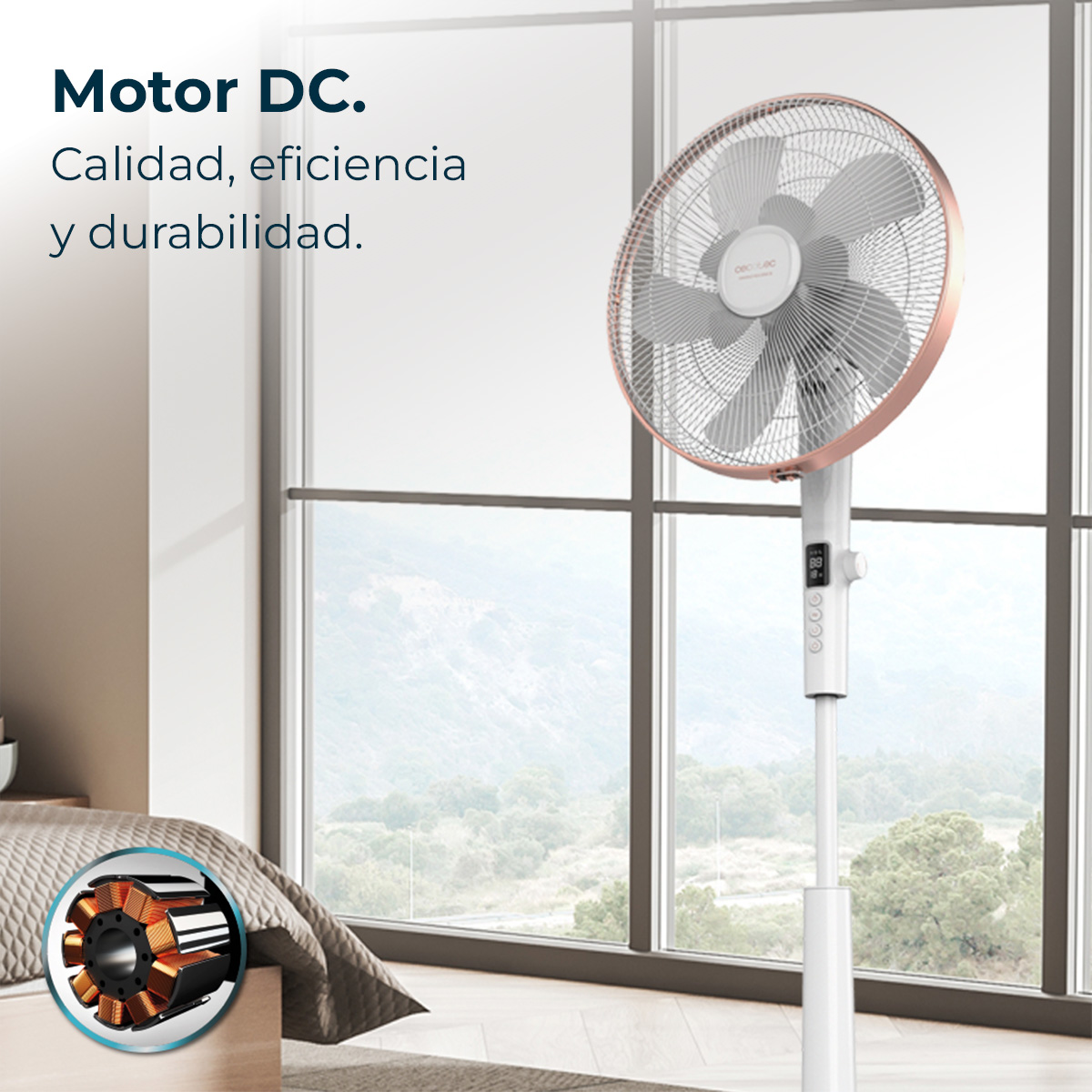 Un ventilatore bianco e oro rosa è davanti a una finestra. Il testo dice: 'Motor DC. Qualità, efficienza e durata.'