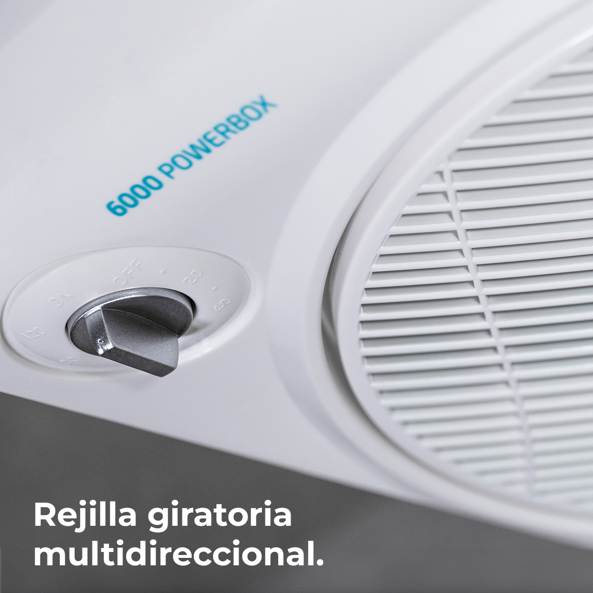 Zbliżenie białego urządzenia z pokrętłem, oznaczone 'ON', 'OFF' i liczbami. Widoczna jest również obrotowa kratka.