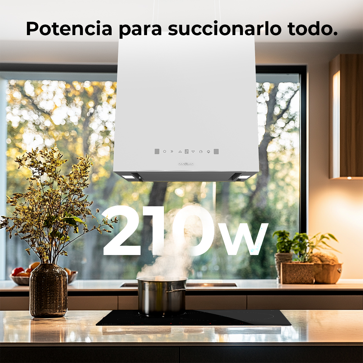 Escena de cocina con una campana extractora blanca sobre una placa con una olla con agua humeante. El texto dice 210W. Una ventana está en el fondo.