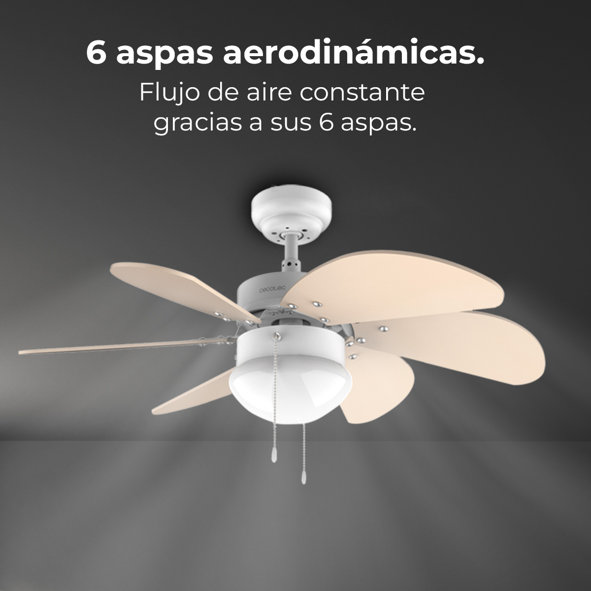 Biały wentylator sufitowy z sześcioma beżowymi łopatkami na ciemnoszarym tle. Wentylator posiada oprawę oświetleniową.