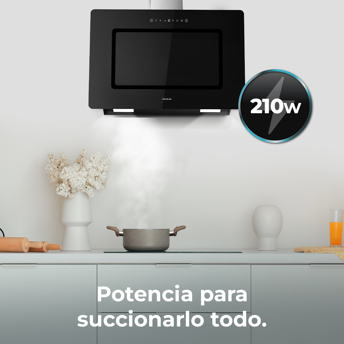 Cappa nera sopra una pentola sul fornello. Un'icona di potenza da 210w è sulla destra. Il testo dice 'Potencia para succionarlo todo'.