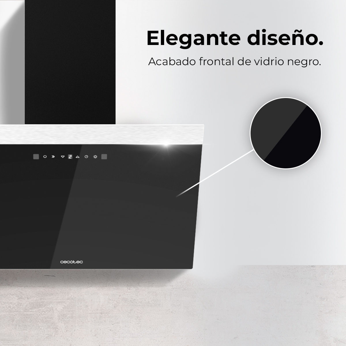 Cappa aspirante moderna in vetro nero con pannello di controllo e marchio. Design elegante con finitura frontale in vetro nero.