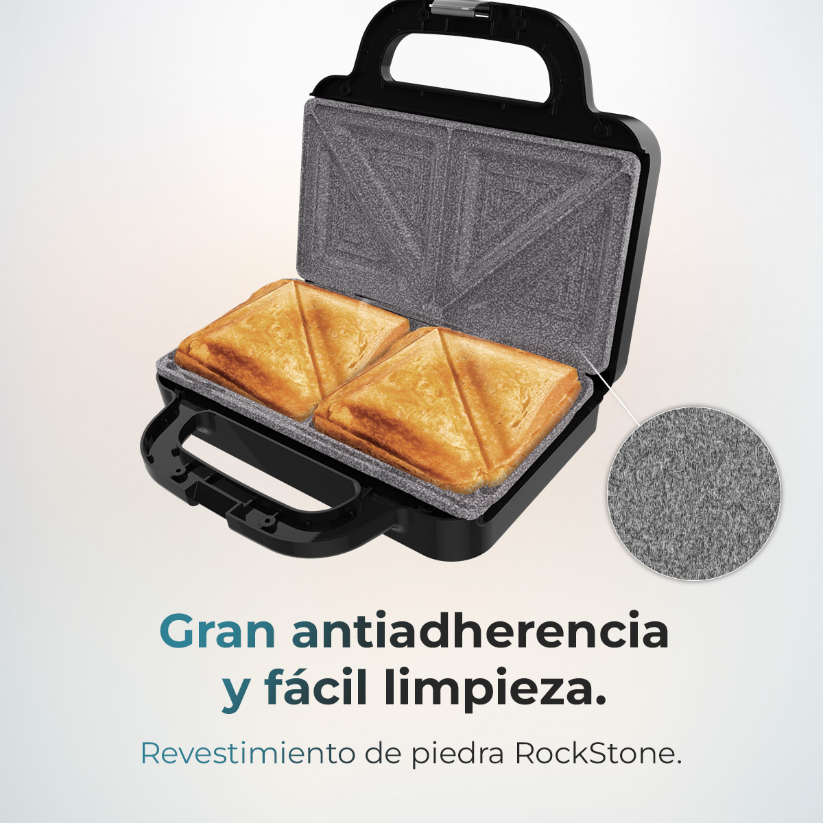 Una sandwichera con dos sándwiches dentro. La sandwichera es negra. Los sándwiches son dorados. El texto dice: 'Antiadherente y fácil limpieza'.
