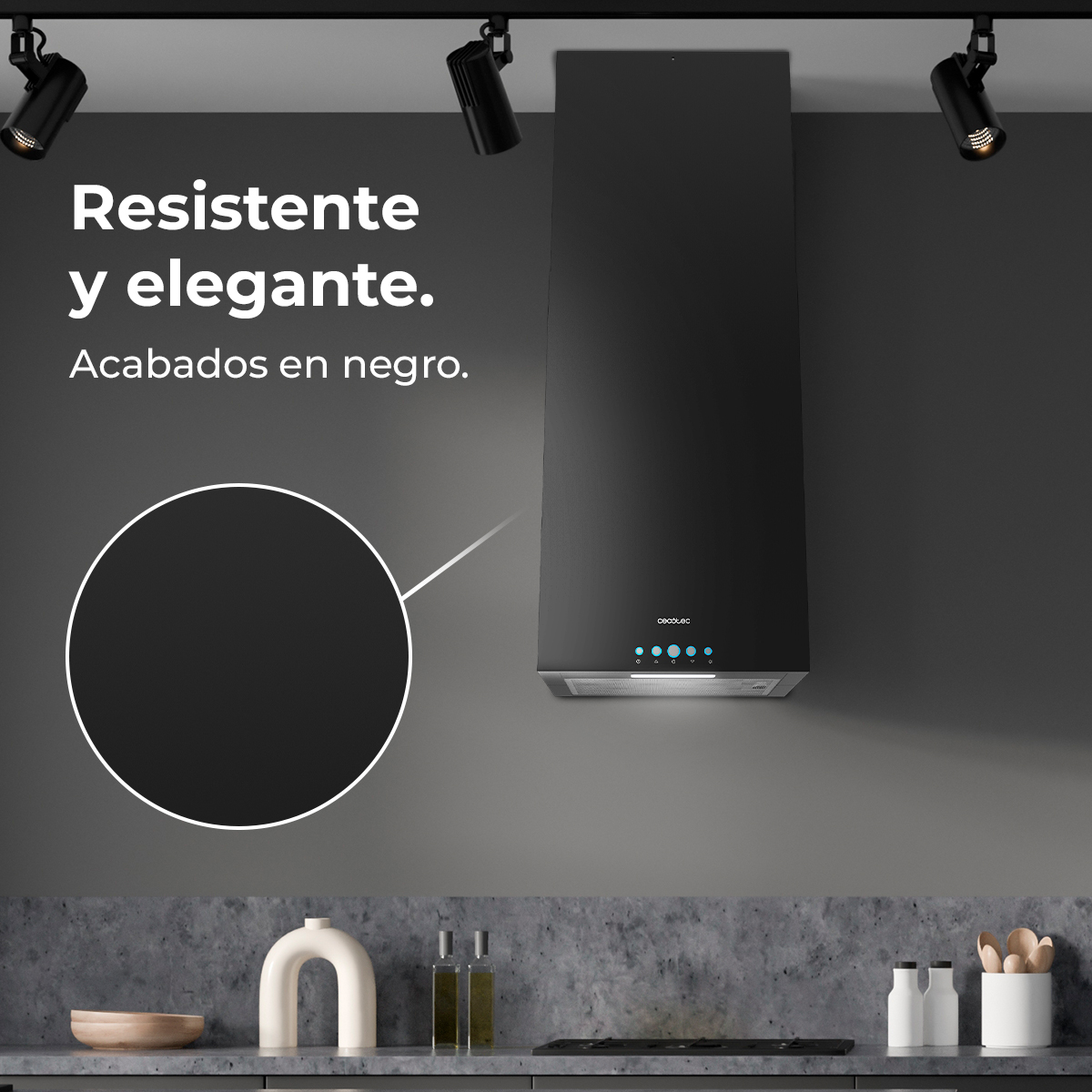 Campana extractora negra contra pared gris oscura, con focos. Texto: 'Resistente y elegante. Acabados en negro.'