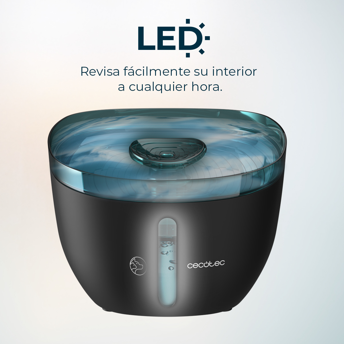 Una fuente de agua negra para mascotas con tapa translúcida azul. Tiene un indicador de nivel de agua. El texto dice 'LED' y 'Cecotec'.