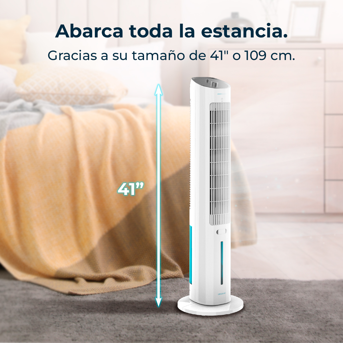 Un ventilatore a torre bianco è su un tappeto. Una coperta e un letto sono sullo sfondo, con testo che indica che il ventilatore è alto 41".
