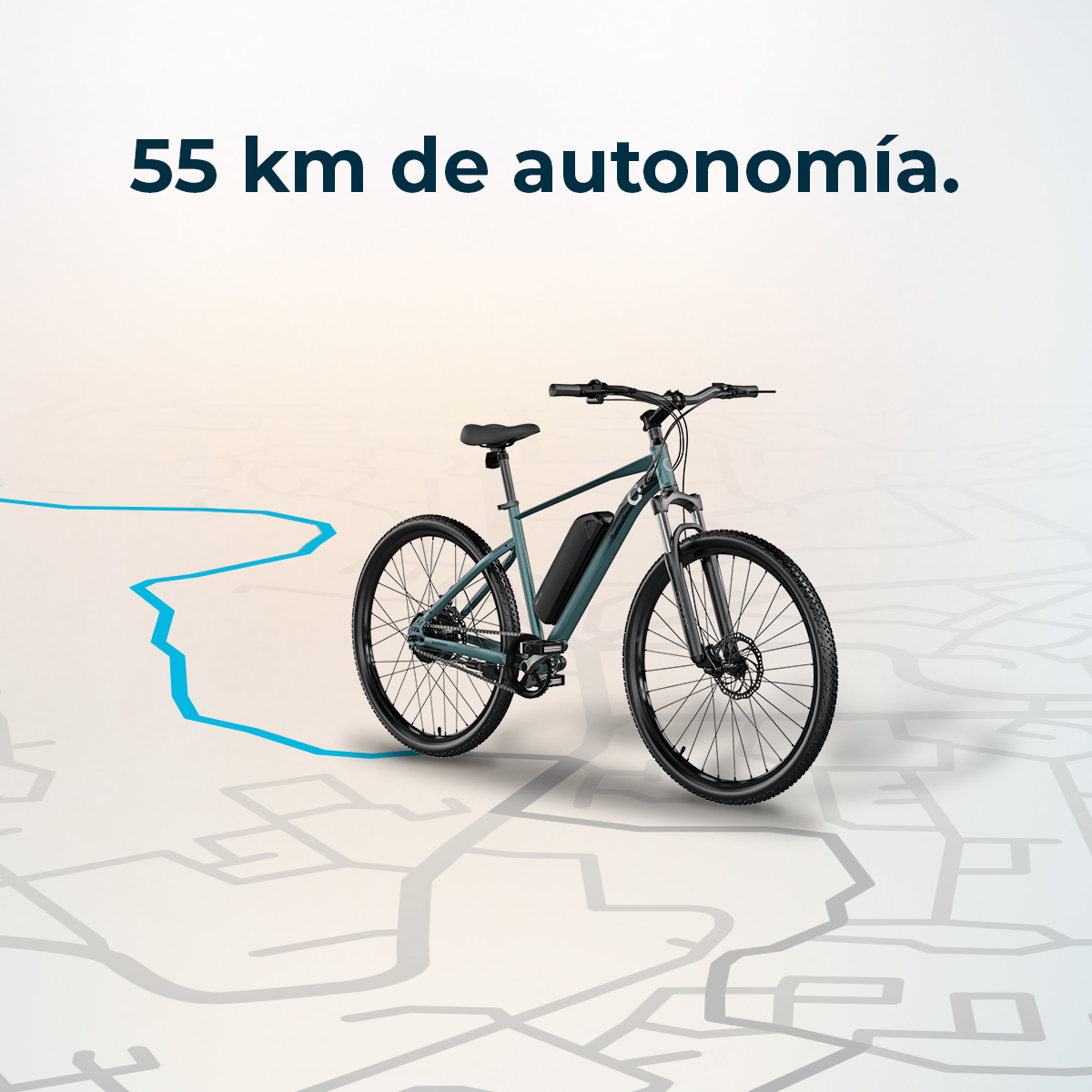 Una bicicletta elettrica su sfondo mappa. Il testo in alto dice '55 km de autonomía'. Una linea blu indica un percorso.