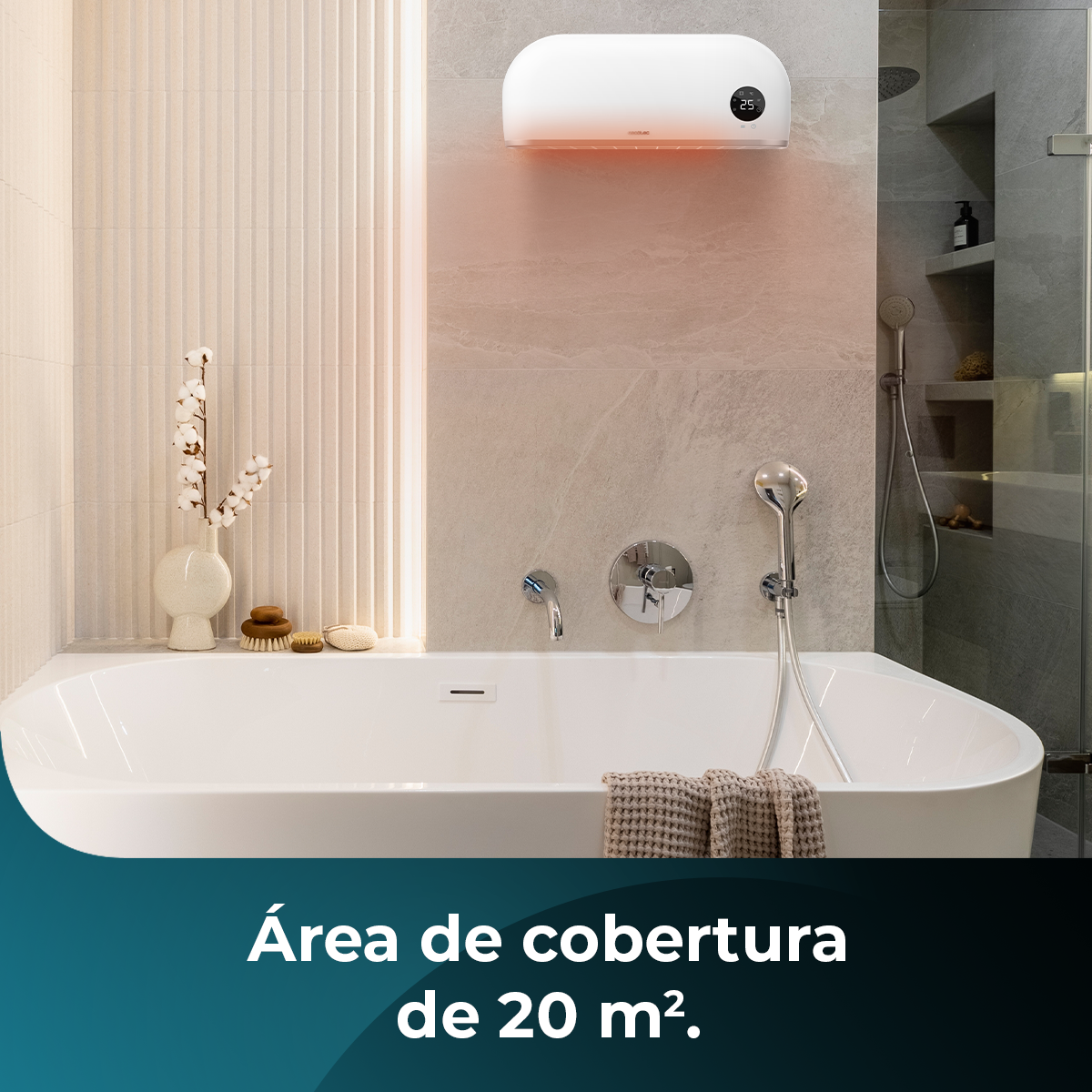 Un bagno moderno con vasca bianca, scaldabagno a parete e doccia. Un vaso con steli di cotone è accanto.