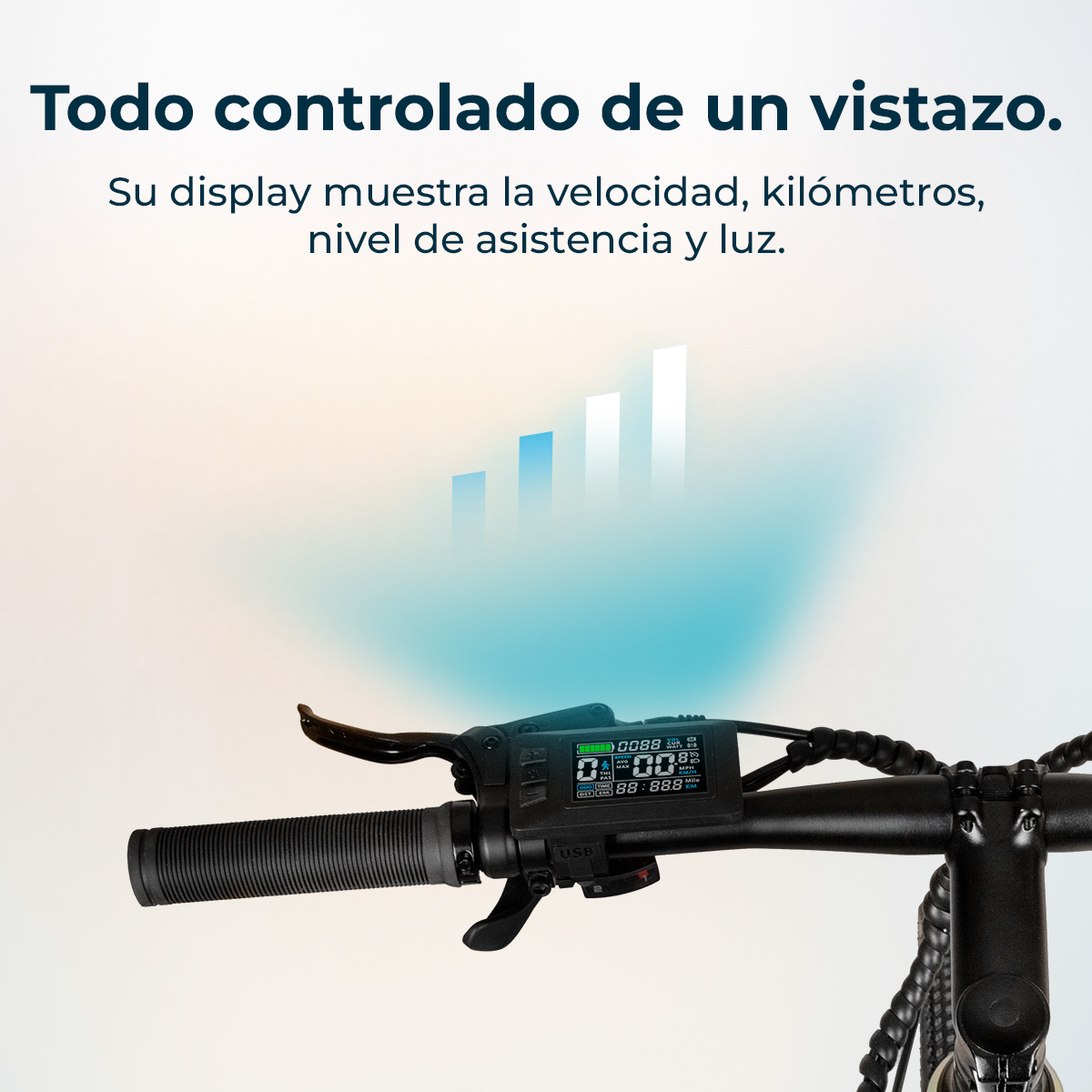 Primo piano del manubrio di una bicicletta con un display che mostra velocità e altri dati, con un grafico a barre sullo sfondo.