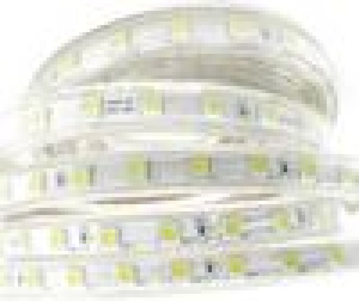 Nahaufnahme eines aufgerollten LED-Streifens mit kleinen, hellen Lichtern. Der Hintergrund ist weiß.