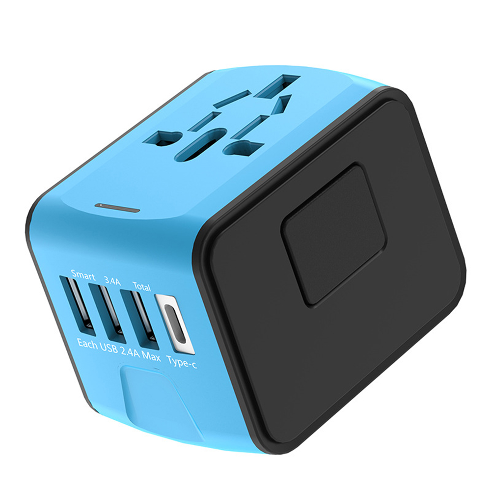 Ein blau-schwarzer, würfelförmiger Universal-Reiseadapter mit mehreren USB-Anschlüssen und internationalen Steckdosen.