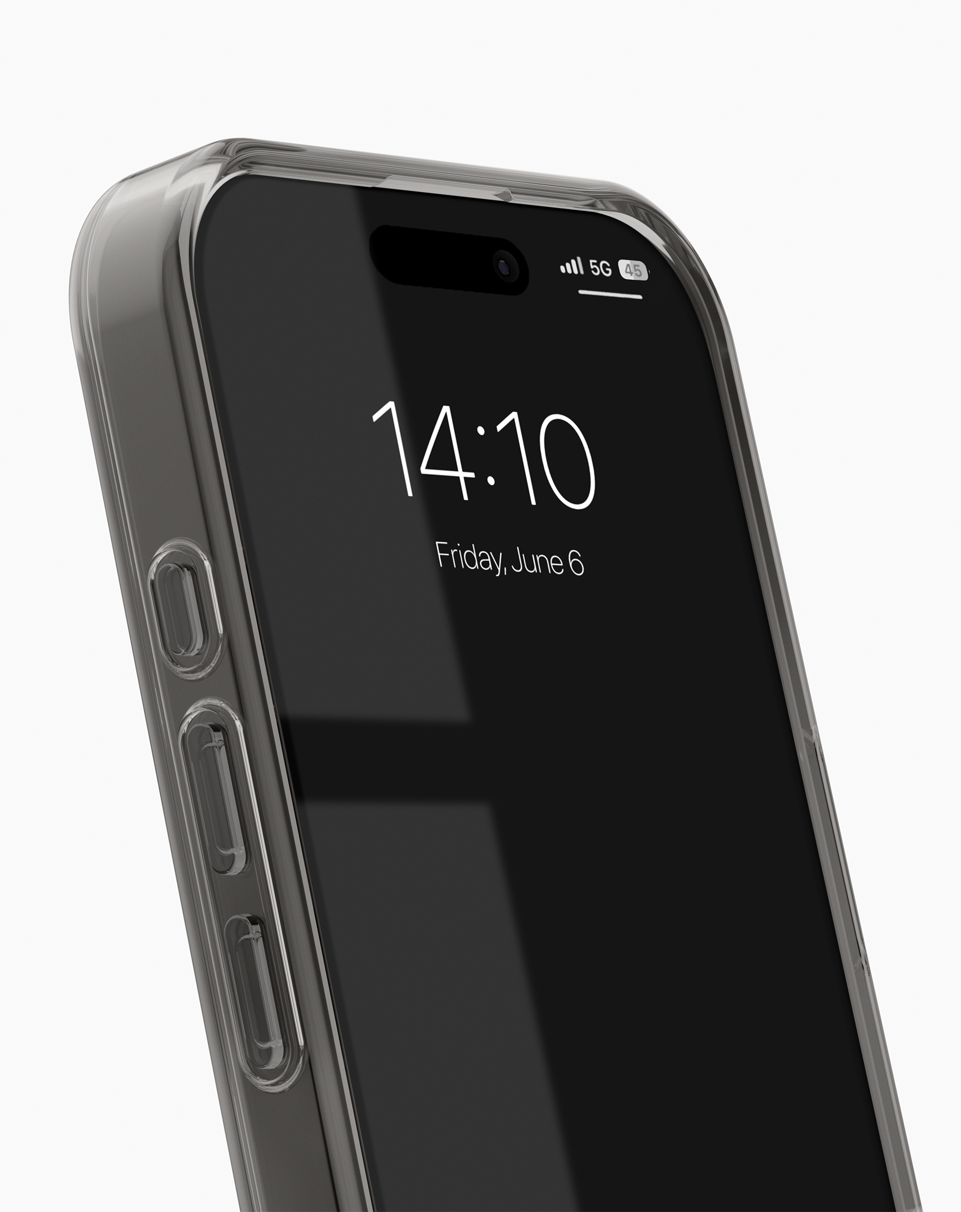 Nahaufnahme eines Telefons in einer transparenten Hülle. Der Bildschirm zeigt Uhrzeit und Datum an. Das Telefon ist angewinkelt.