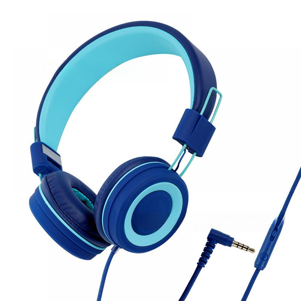 Blau-hellblaue Kopfhörer mit Anschlusskabel, Steuermodul und 3,5-mm-Klinke sind zu sehen.