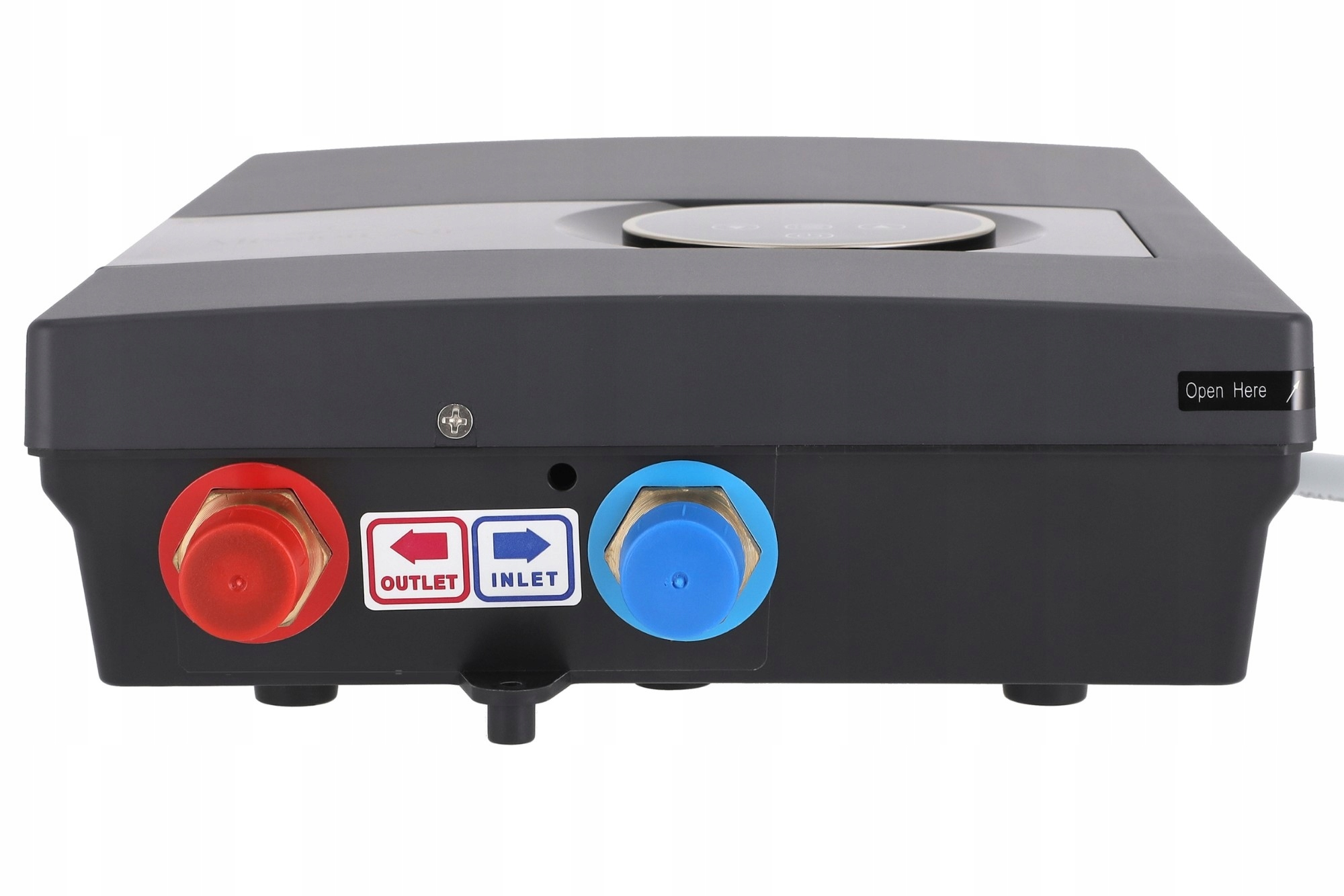 Czarny podgrzewacz wody z czerwonym wylotem i niebieskim wlotem. Posiada etykietę 'Otwórz tutaj'.