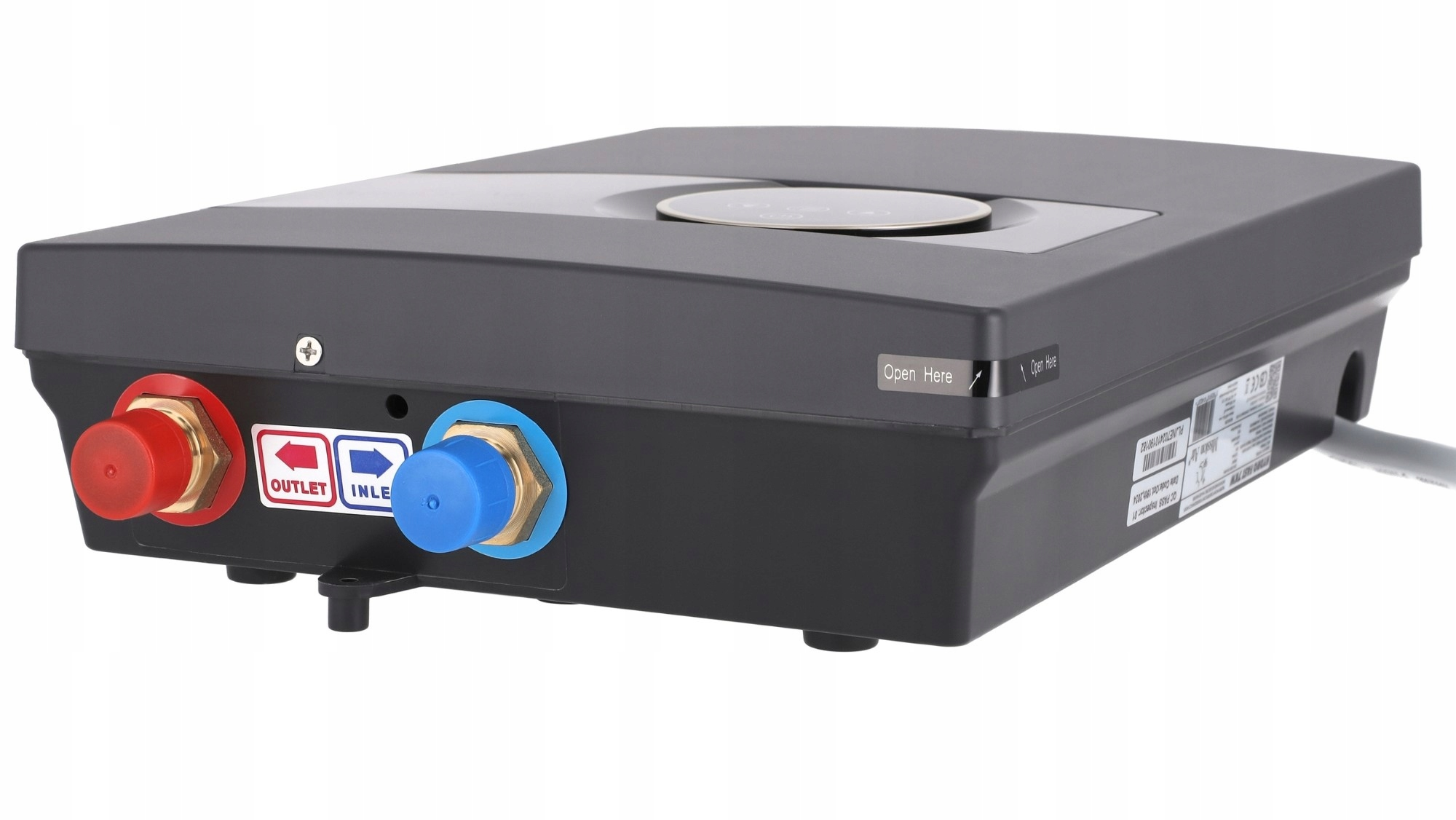 Ciemnoszary podgrzewacz wody z czerwonymi i niebieskimi zaślepkami. Oznaczenia 'Outlet' i 'Inle'. Widoczny tekst 'Open Here'.