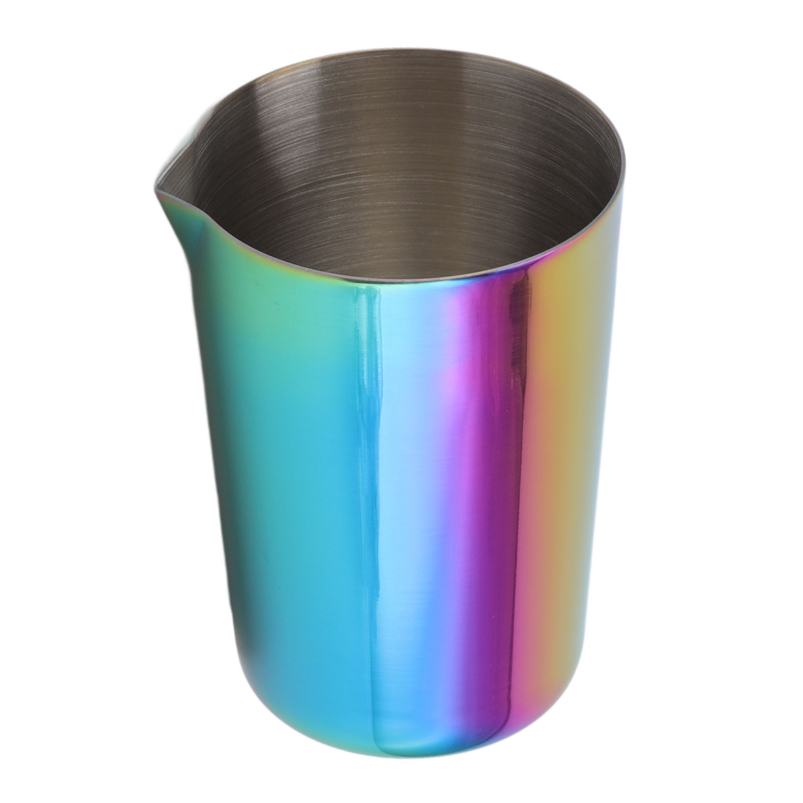 Ein metallischer Krug mit Regenbogen-Finish. Er hat einen Ausguss und ist vor weißem Hintergrund platziert.
