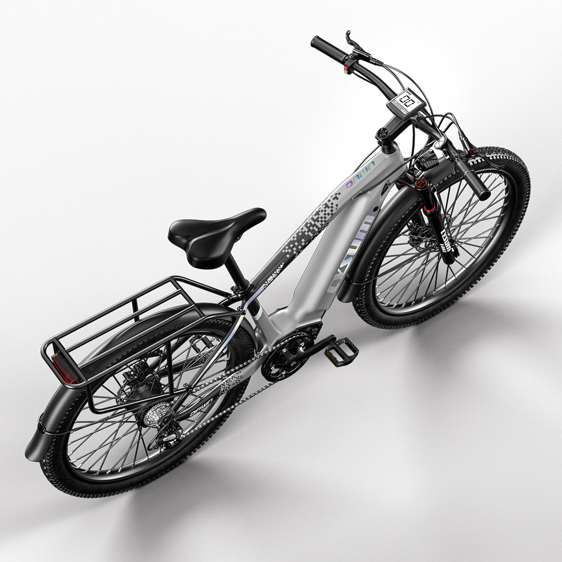 Szary rower elektryczny na białym tle, widok z góry. Ma czarne opony, czarne siodełko i bagażnik.