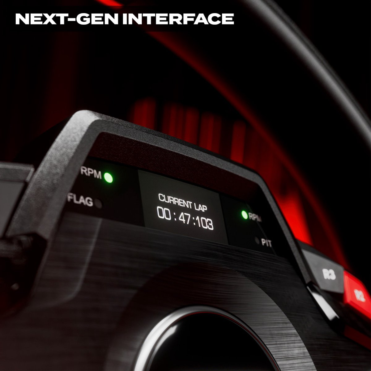 Nahaufnahme des Armaturenbretts eines Autos. Es zeigt RPM, Rundenzeit: 00:47:103. Rote und grüne Lichter sind sichtbar, mit dem Text 'NEXT-GEN INTERFACE'.